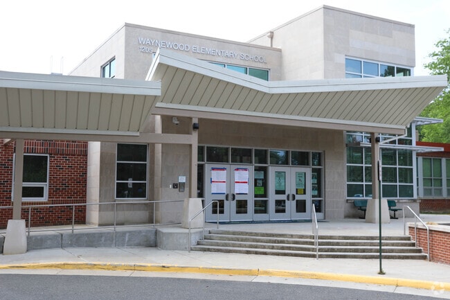Waynewood Elementary front entrance of building