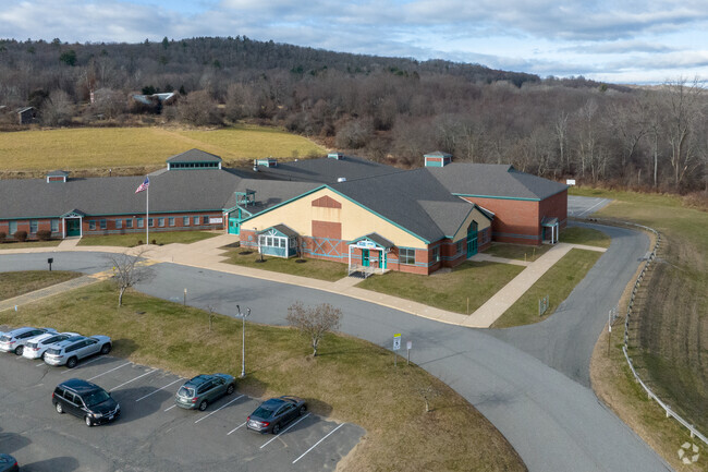 Hardwick Elementary School is located in Hardwick, MA.