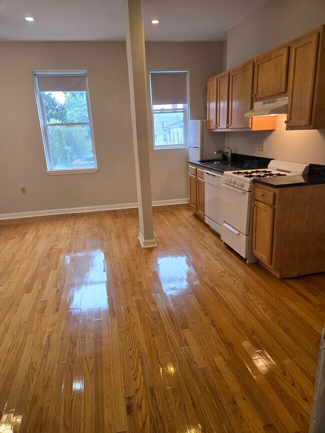 165 Park Dr Unit 32, Boston, MA 02215