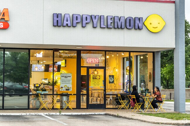 Happy Lemon in Mark Twains corner shopping center is a great place to visit with friends.