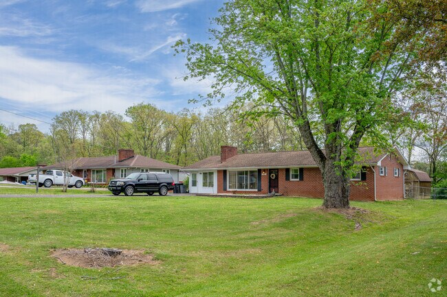 While there is typically space between homes in Sullivan Gardens, some streets have ranch-style homes standing close to each other.