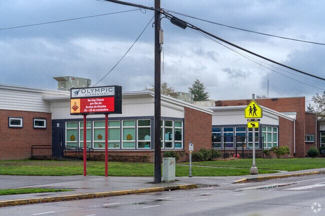Olympic East Elementary  School offers free or discounted lunches.