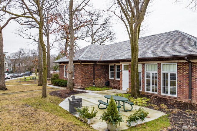 Hubbard Woods Elementary School is a highly rated public school.