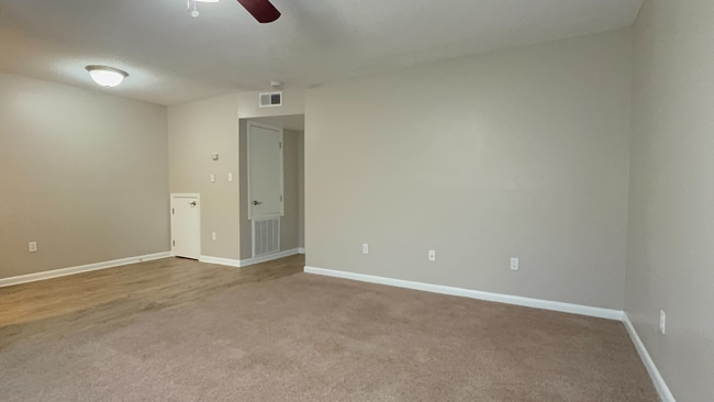 Live Life On Point At Eden Point Apartments!, Baton Rouge, LA 70816 - photo 4
