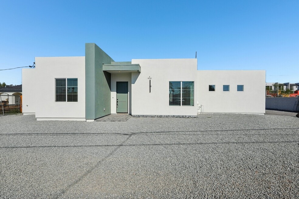 910 E Roma Ave unit B, Phoenix, AZ 85014 - photo 1