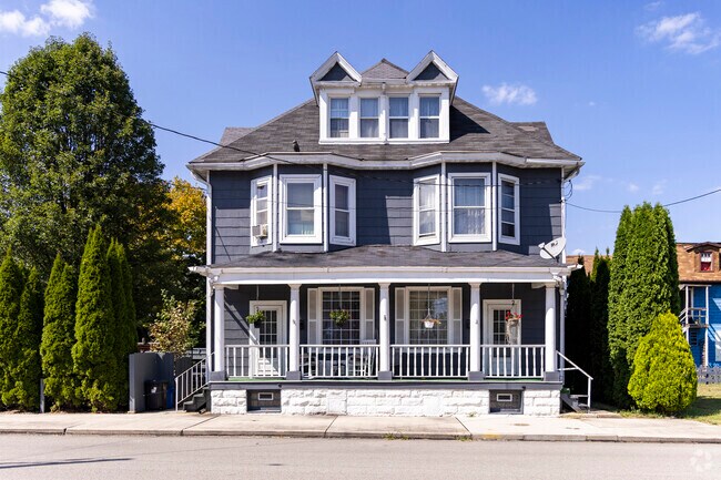 Various large, well-maintained home can be found in Kernville.