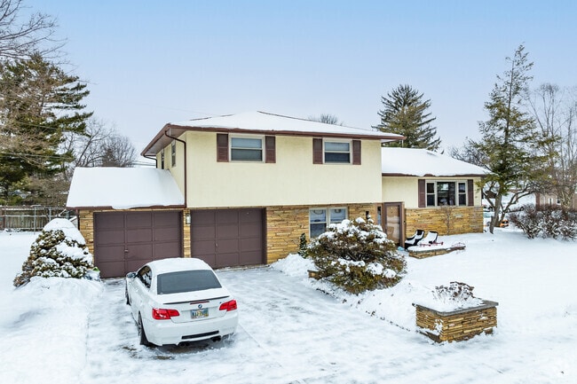 Split level homes are popular in the Forest Park West neighborhood.