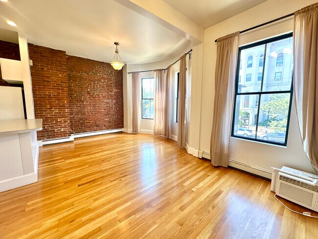 802 Tremont St unit 2, Boston, MA 02118 - photo 3