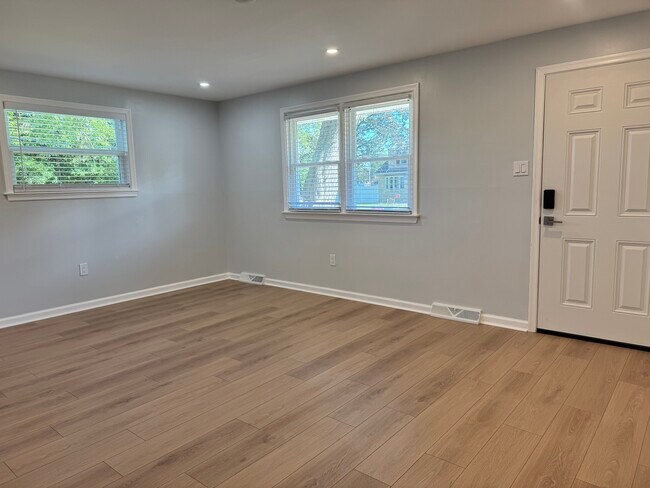 534 Kalmia St unit A - downstairs apt, Warminster, PA 18974 - photo 5