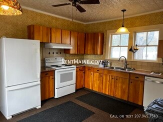 92 Main Rd N, Hampden, ME 04444