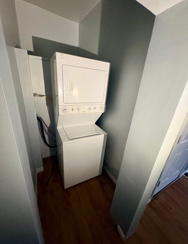 9752 S Avenue J, Chicago, IL 60617 - photo 7