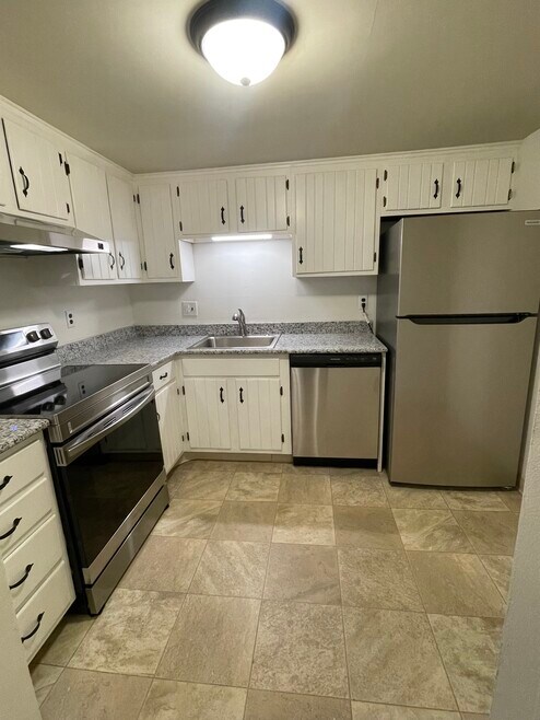 300 Winding Way unit B4, Downingtown, PA 19335 - photo 1