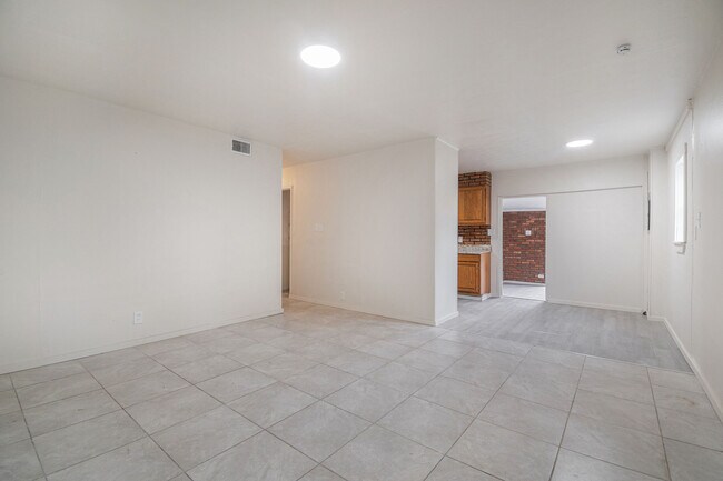 126 Saint Robert Dr, East Saint Louis, IL 62206 - photo 6