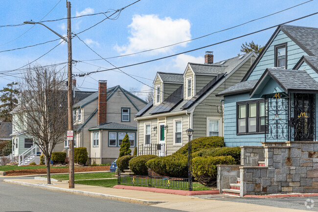 Homes in Forestdale vary in prize and size and you can find them all within a single street.
