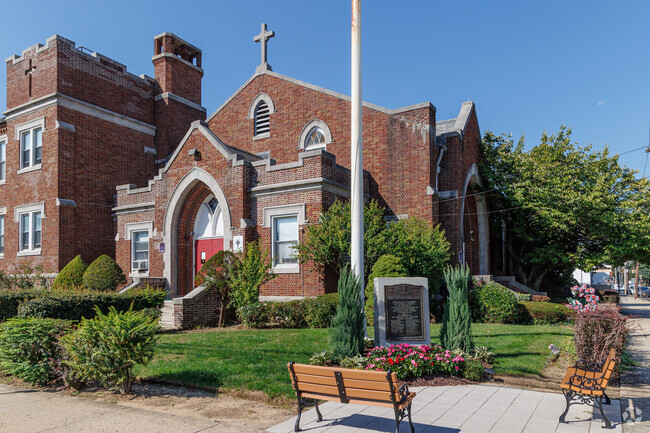 Holy Name of Mary School counts with its own Church, which is mixed with the community.