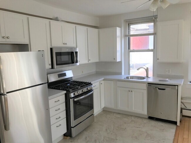 378 Thames St unit 1, Newport, RI 02840 - photo 4