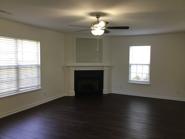 917 Peachtree Meadows Cir, Kernersville, NC 27284 - photo 4