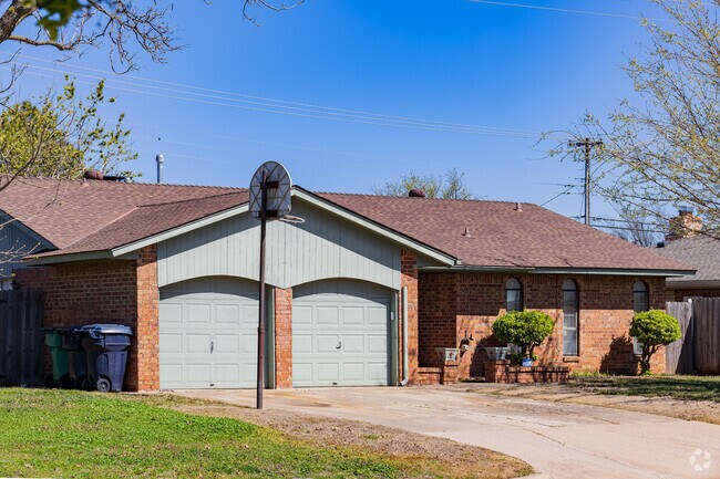 Bungalow-style homes are common in Meadowcliff.