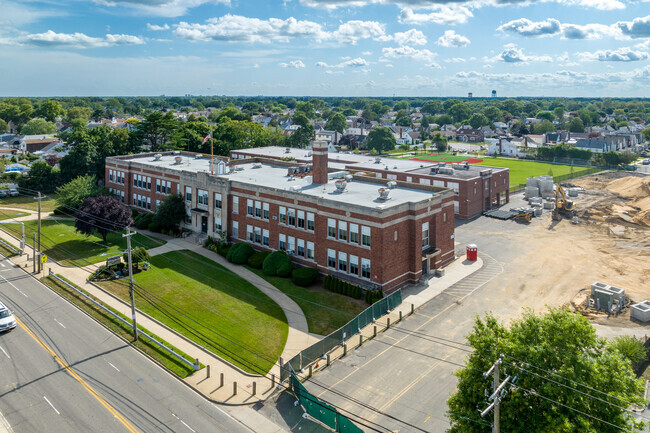 The courses at John Street Elementary School encourage critical thinking and creativity.