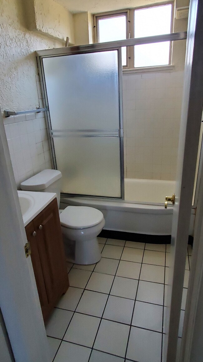 2526 S Williams St unit Apartment for Rent, Denver, CO 80210 - photo 5