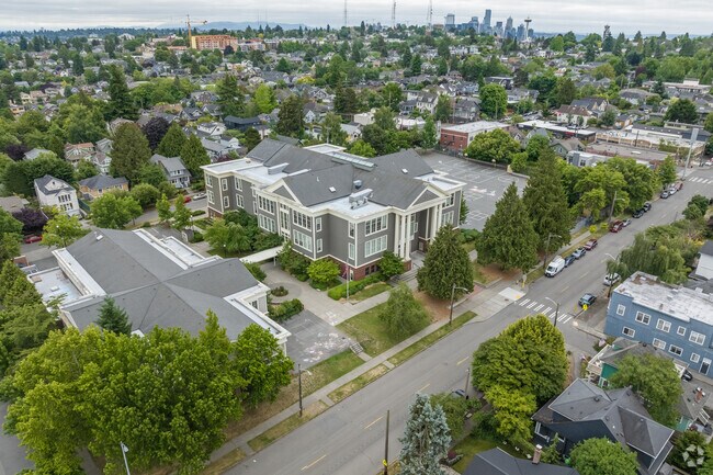 Coe Elementary School is located in the West Queen Anne students attend Coe Elementary in the neighborhood.