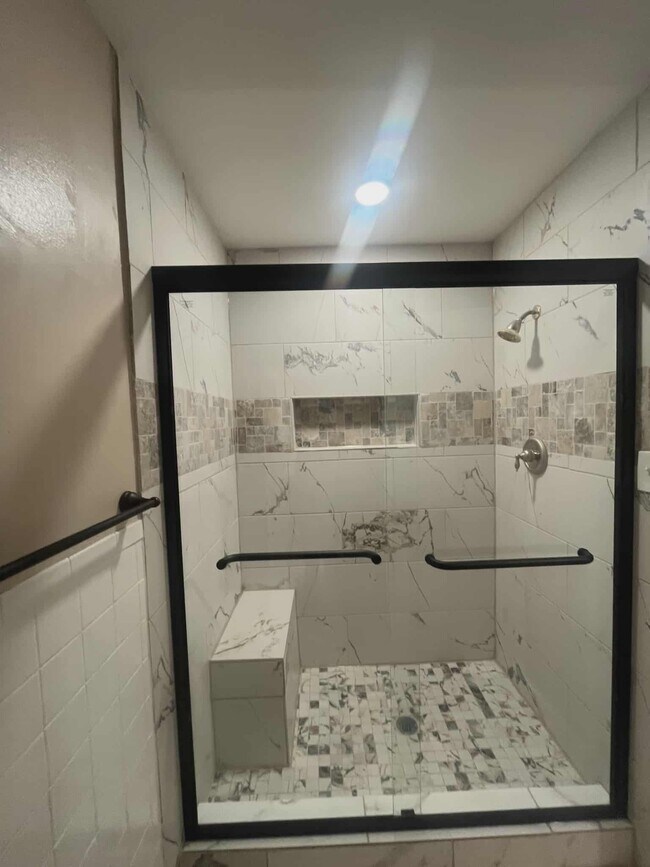 253 W Burdock Ave, Memphis, TN 38109 - photo 6