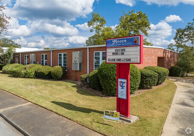 Moore Elementary School has a student-teacher ratio of 15 to 1.