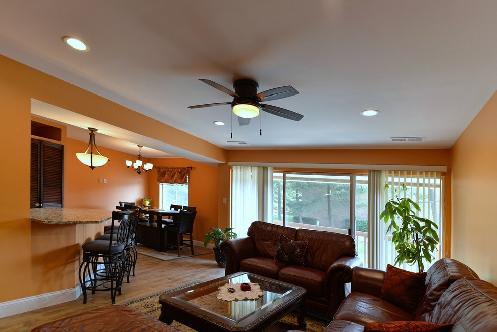 18601 Walkers Choice Rd unit 3, Montgomery Village, MD 20886 - photo 1