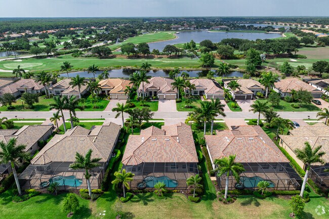 Most homes in Heritage Bay have backyard lanais and swimming pools with scenic views.