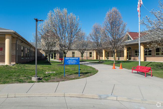 Kemp Elementary School has a student to teacher ratio of 9 to 1.
