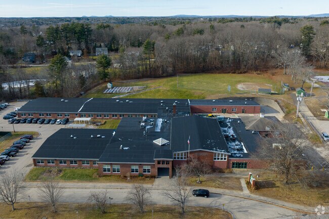 Horne Street Elementary School is a public school that serves students K-4 in Strafford County.