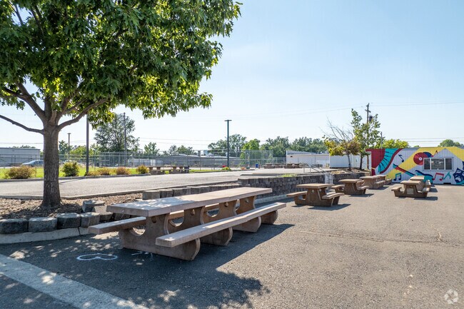 Anderson New Technology High School has an outdoor dining space.