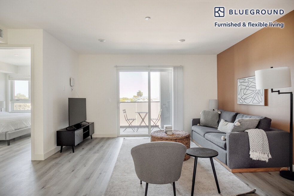 11701 W Gateway Blvd unit FL5-ID1104, Los Angeles, CA 90064 - photo 1