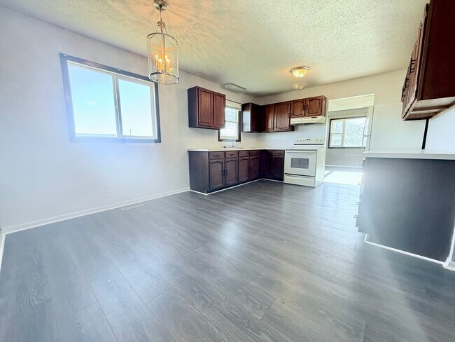 204 E Elm St unit 204 Elm, Iowa Falls, IA 50126 - photo 6