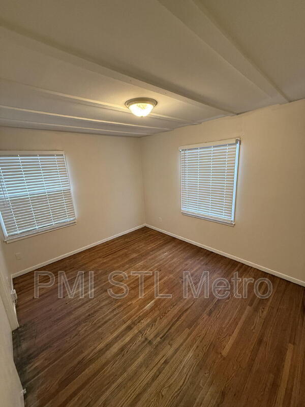 10327 Renfrew Dr, Saint Louis, MO 63137 - photo 5