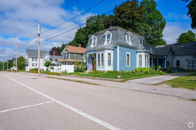You'll find many classic homes from the 19th century in Pembroke.