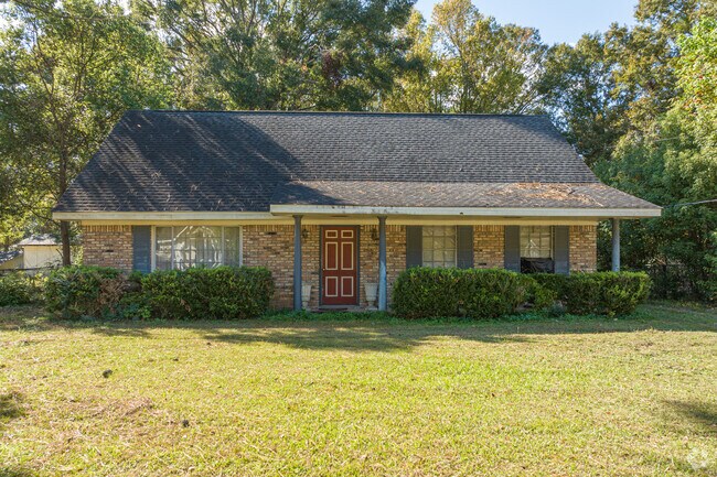 Mertz features many cottage-style homes built between the 1960s and 1980s.