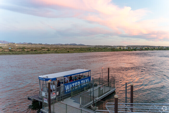 Glide effortlessly on the Colorado River with a Water Taxi from Desert Foothills Estates.