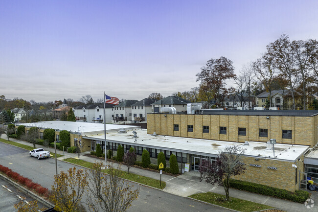 The learning environment includes a beautiful campus.