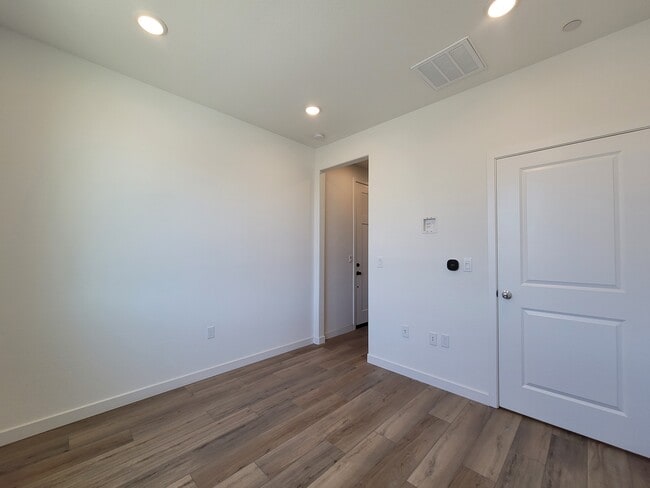 722 Rosazzo Ln, Manteca, CA 95337 - photo 7