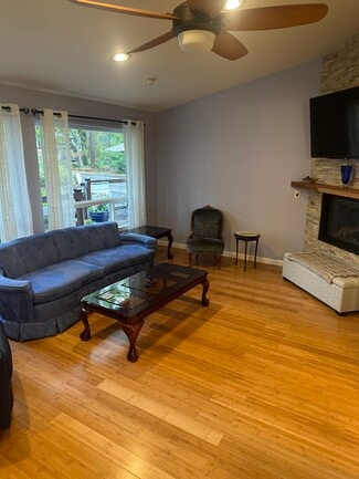 15211 Quarry Rd Unit Williams, Lake Oswego, OR 97035