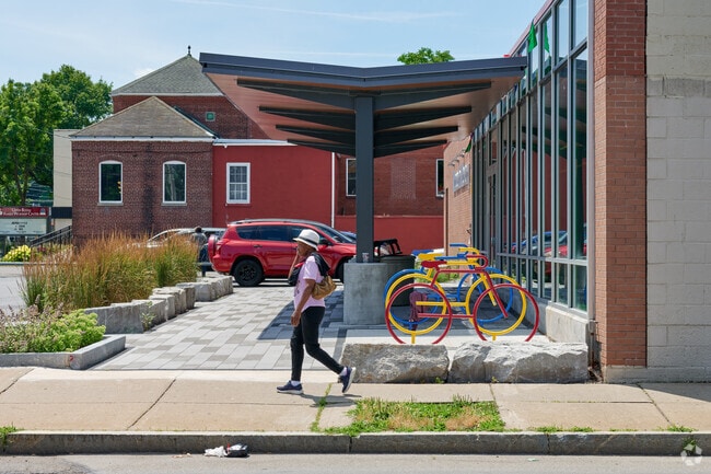 Lincoln Library has served Upper Falls since 1994.