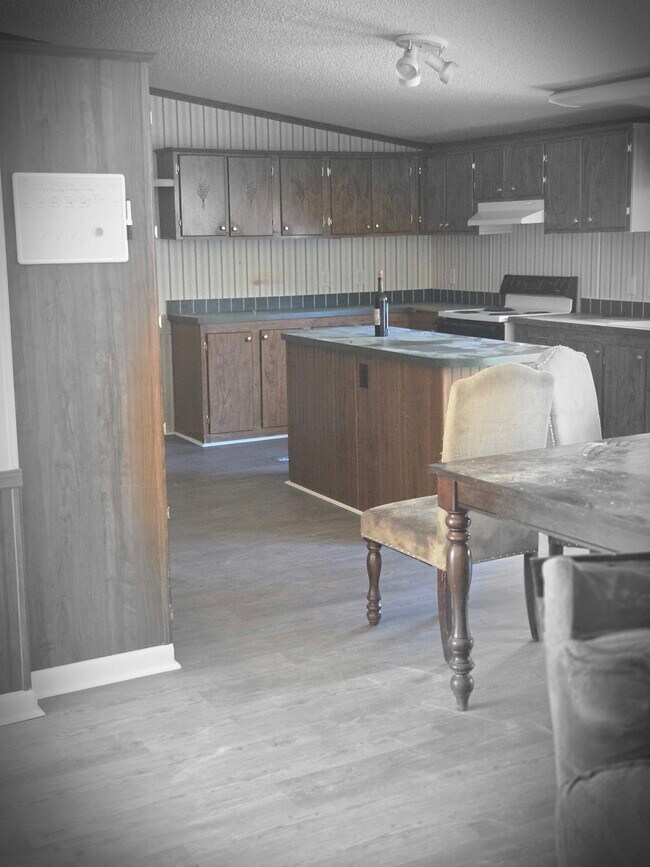 467 Paul St, Laurens, SC 29360 - photo 7