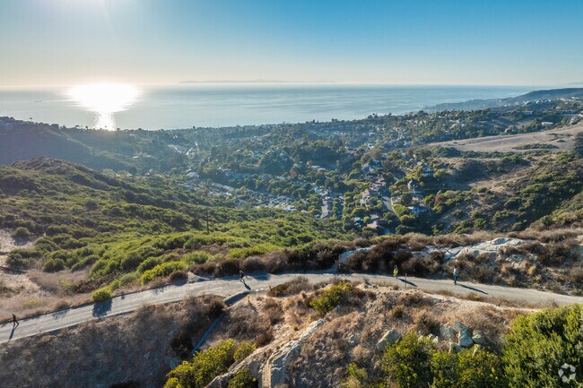 The Top of the World Trail Head in Laguna Beach has panoramic views of the oceans.