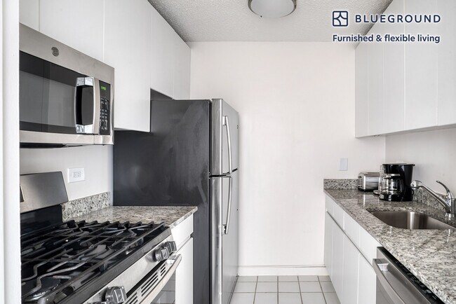 175 E 96th St unit FL21-ID1072, New York, NY 10128 - photo 4