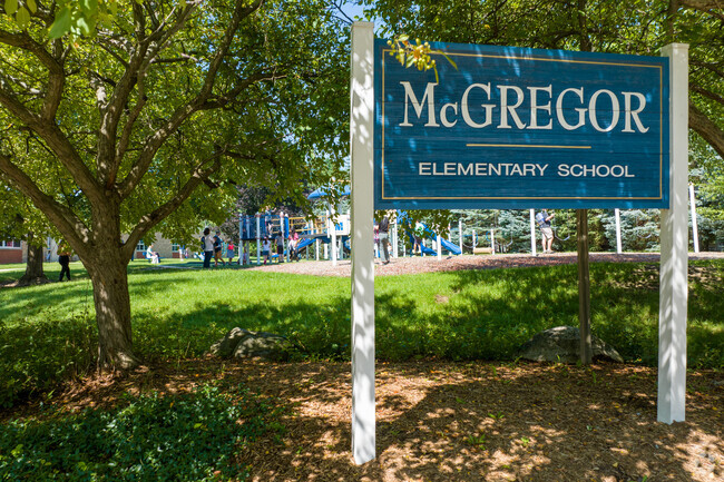 McGregor Elementary School is located in Rochester, MI.