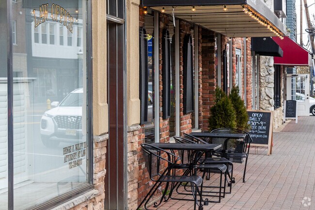 Many restaurants downtown Atlantic Highlands have outdoor seating for the nicer weather.