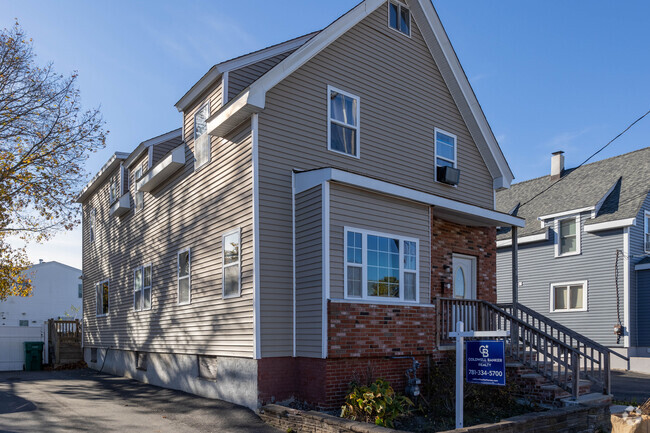 Homes with spacious driveways are a common sight within Lynnway.
