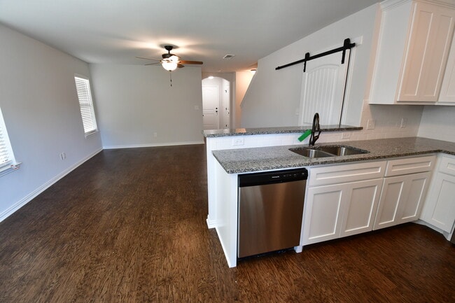 237 W Forest Ave unit 213, Sherman, TX 75090 - photo 3