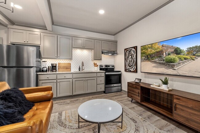 122 W Meadow St unit ID1221788P, Fayetteville, AR 72701 - photo 2